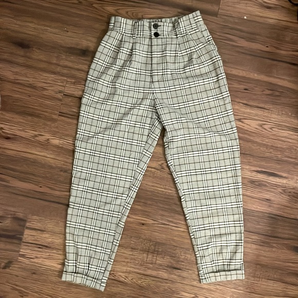 Plaid Cuffed Ankle Pants - Picture 3 of 4